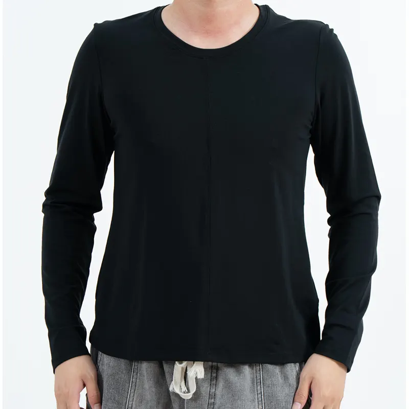Áo thun cổ tròn Slim Fit màu đen có tay dài