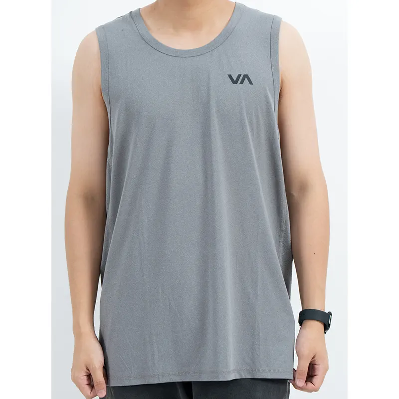 Áo ba lỗ cổ yếm màu xám có logo ngực và chữ bên hông
