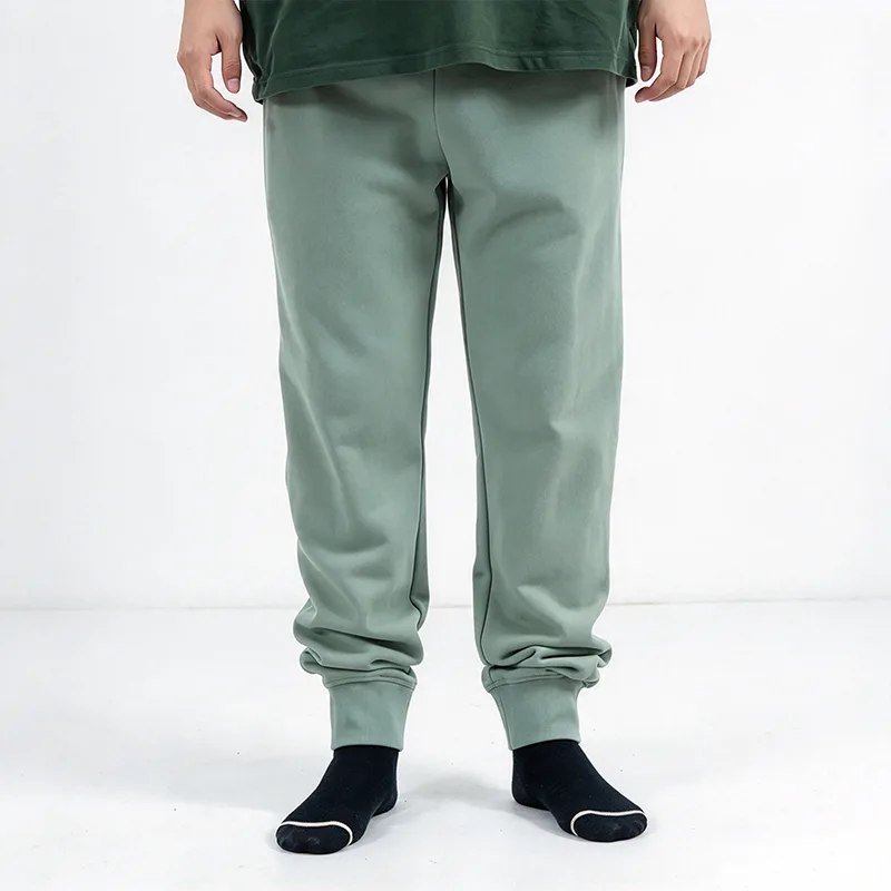 Quần Jogger màu xanh lá cây xô thơm có gân ở cổ chân Quần Jogger màu xanh lá cây xô thơm có gân ở cổ chân